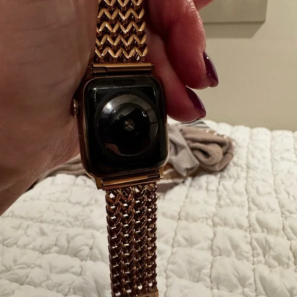 Apple Watch with Gold Band - Picture 11 of 12